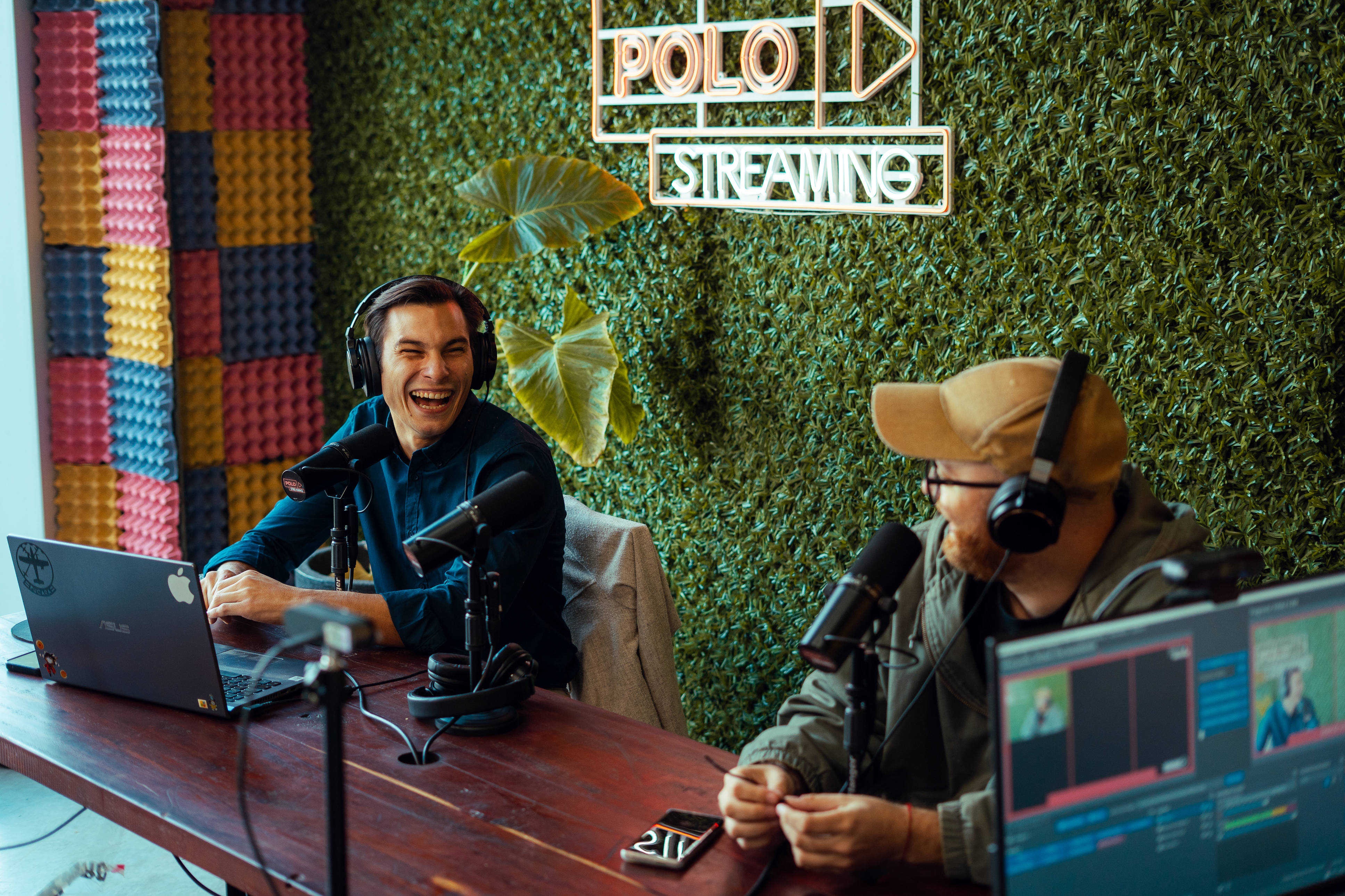 Modo Nave Podcast Banner con Federico Schmukler y Diego Catalán